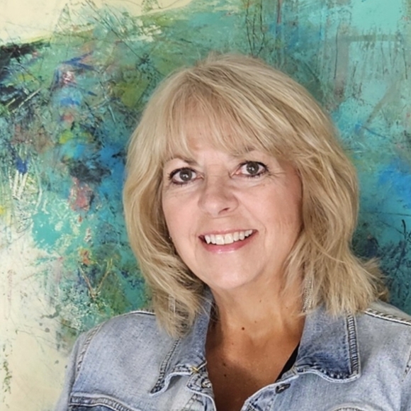 Meet your Posher, Laurie - Picture 1 of 2